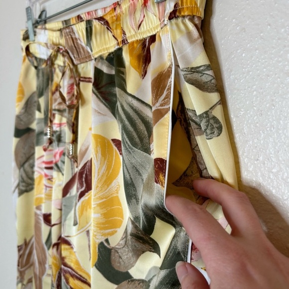 NWOT White House Black Market Satin Wide Leg Pants - Picture 3 of 3